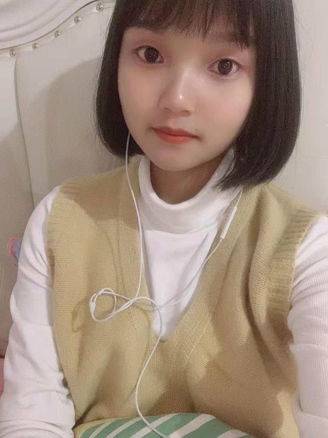 刚下水做的良家型乖乖女,白白嫩嫩的 第2张